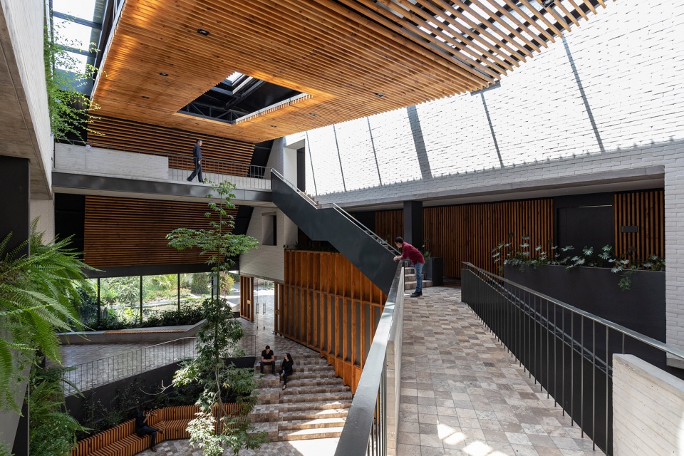 natura building by diezmuller arquitectos
