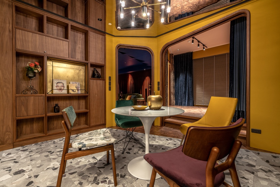 stage apartment