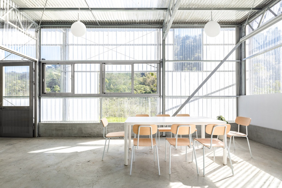 in between by j r architects