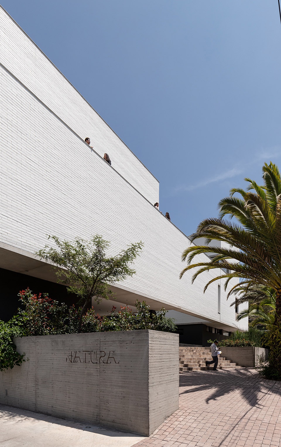 natura building by diezmuller arquitectos