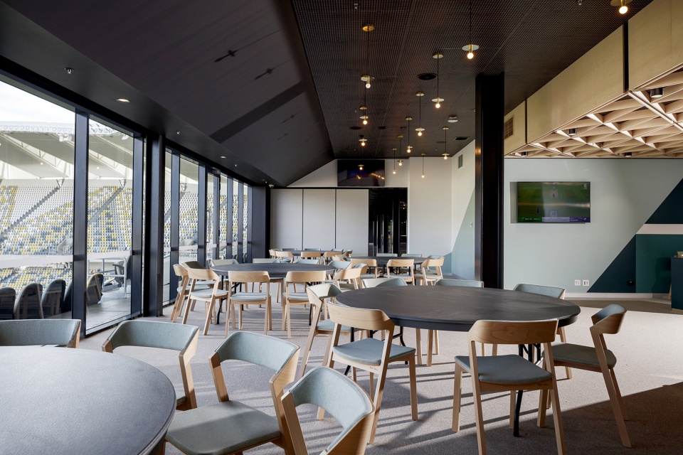 queensland country bank stadium by cox architecture