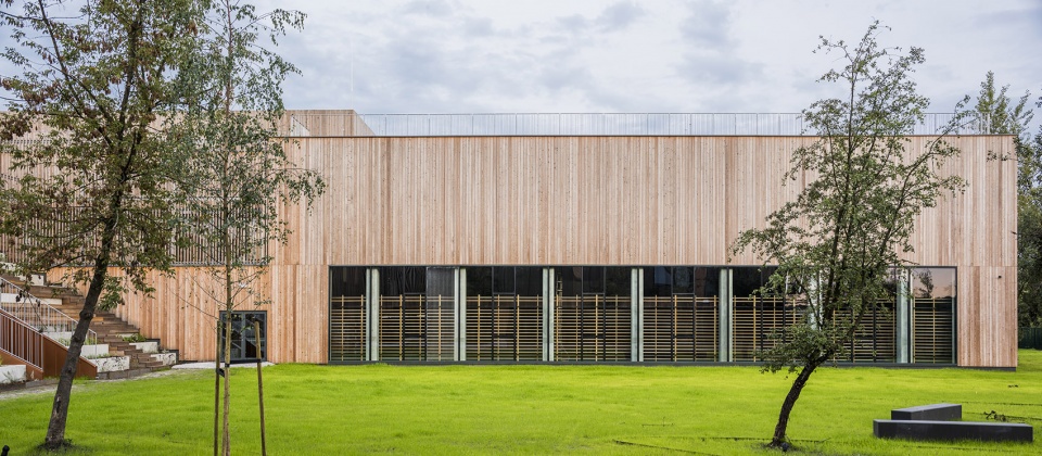 akademeia high school in warsaw by medusa group architects