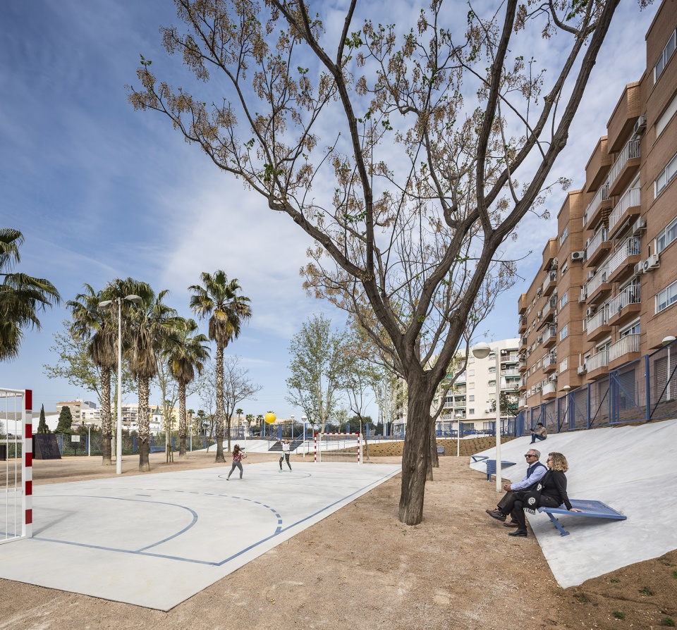 carmen carpintero park by tambori arquitectes and maria gil