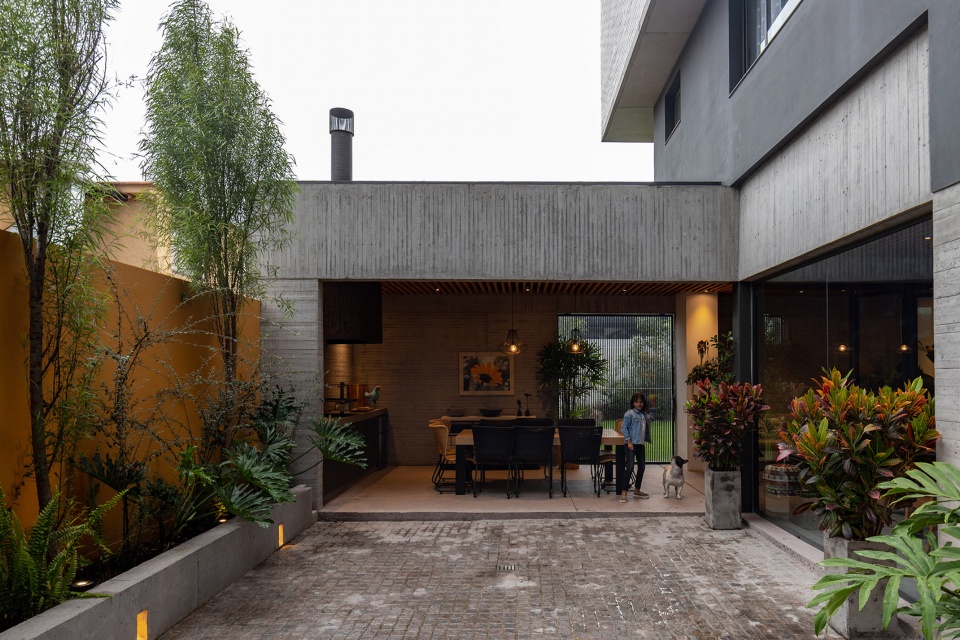 natura building by diezmuller arquitectos