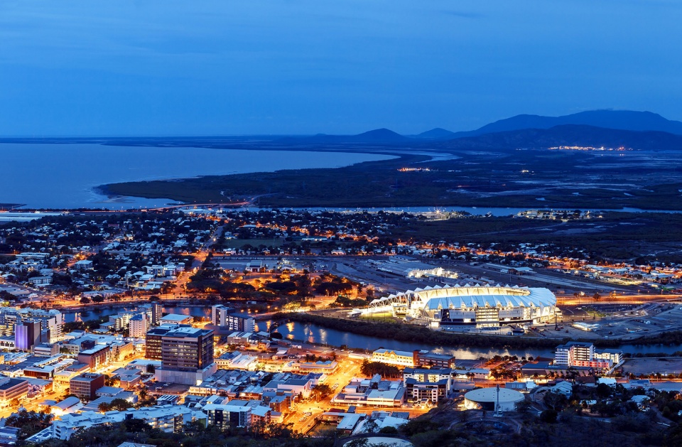 queensland country bank stadium by cox architecture