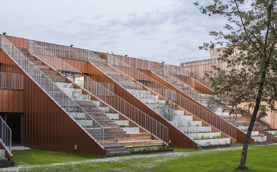 akademeia high school in warsaw by medusa group architects