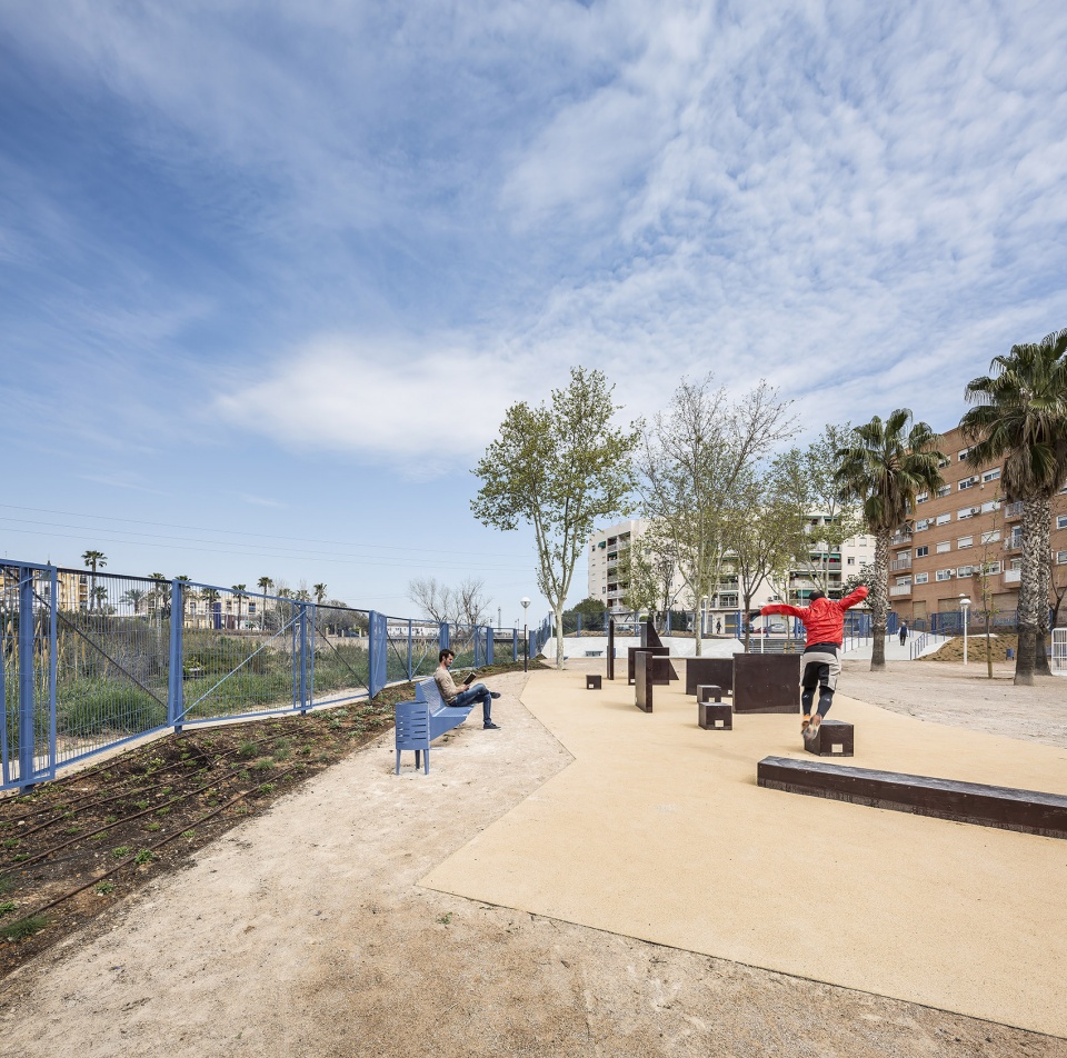 carmen carpintero park by tambori arquitectes and maria gil