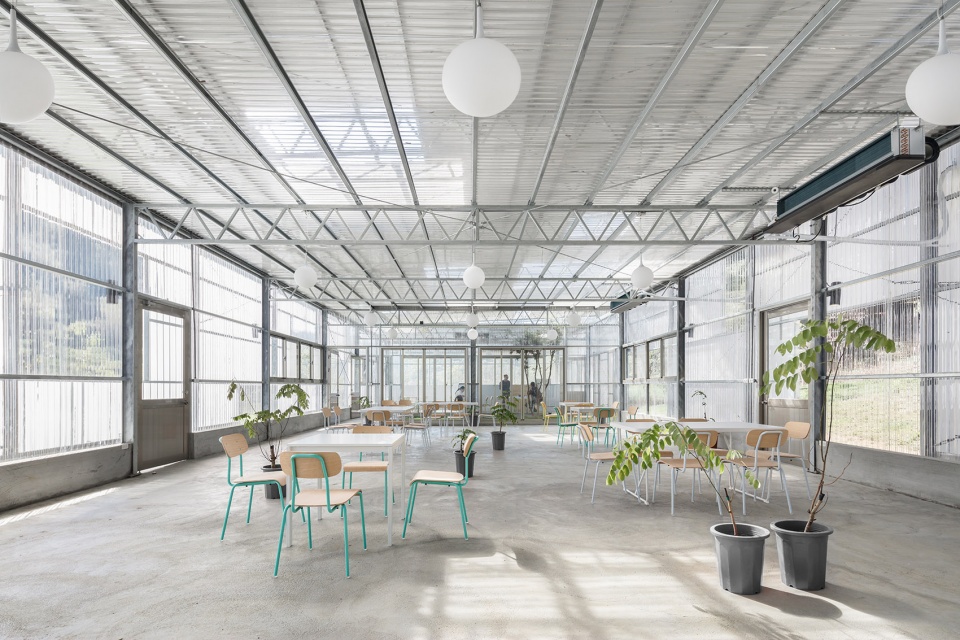 in between by j r architects