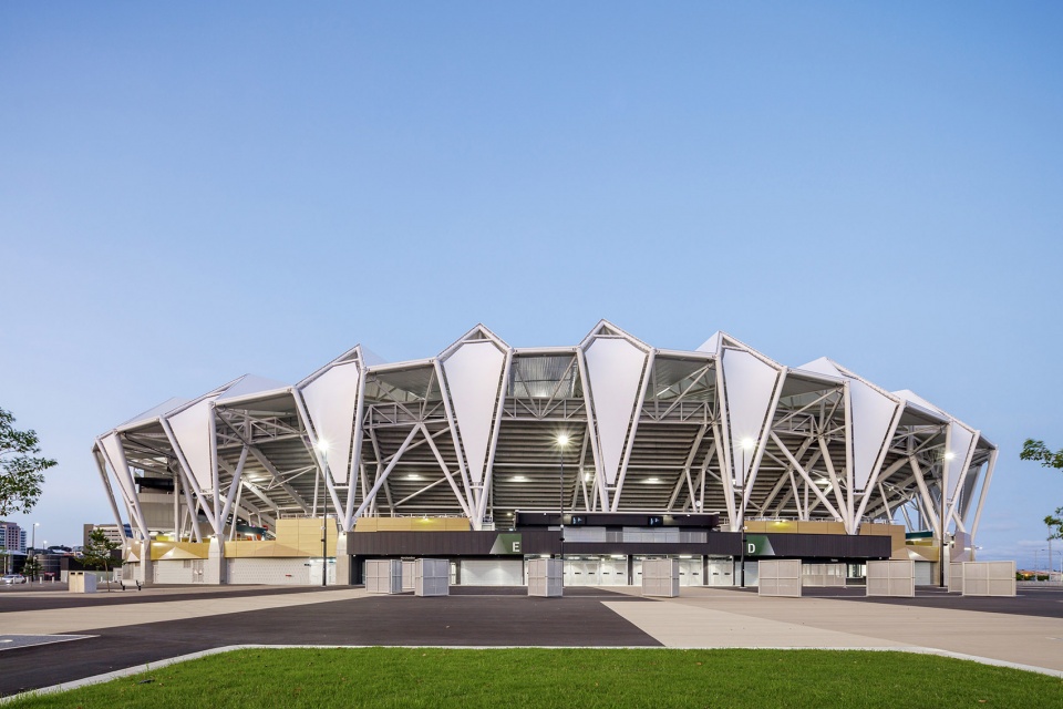 queensland country bank stadium by cox architecture