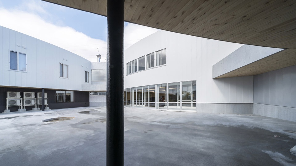 sakuragien aomori elderly nursing home by waiwai