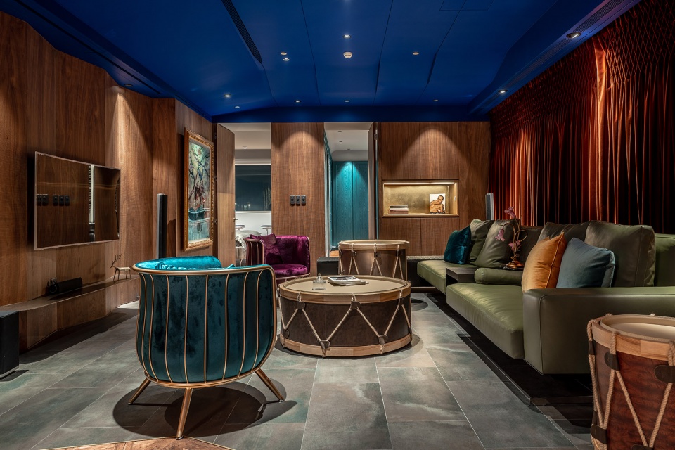 stage apartment