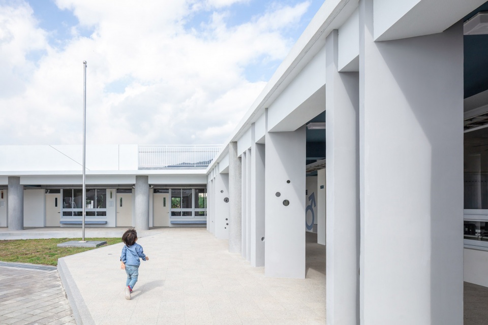 a whale story by j r architects