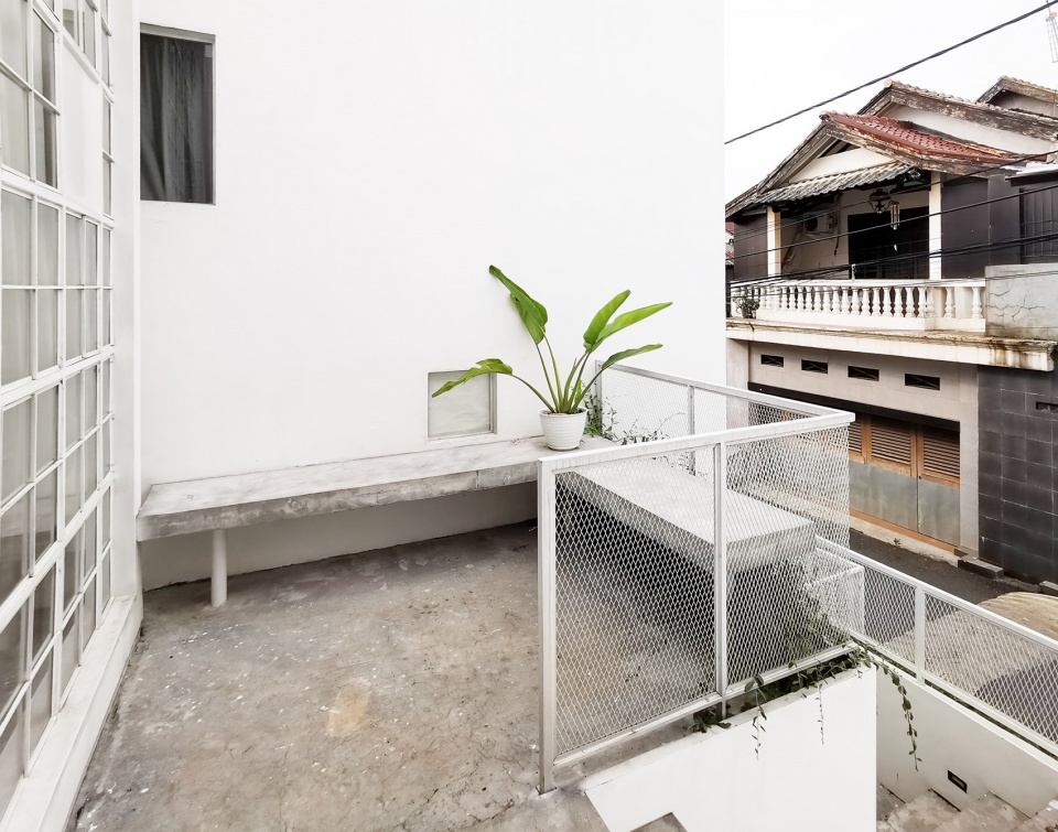 ur house by semiotic arsitek