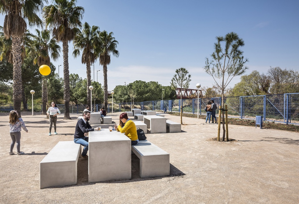 carmen carpintero park by tambori arquitectes and maria gil