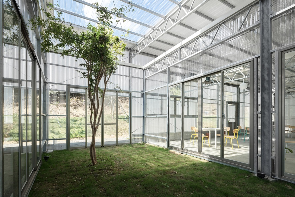 in between by j r architects