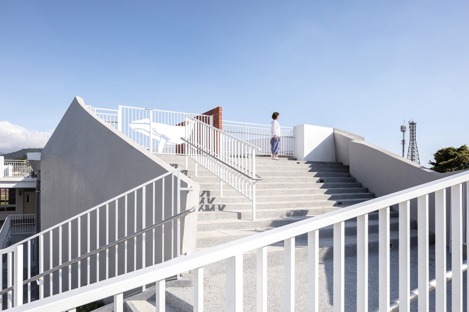 a whale story by j r architects