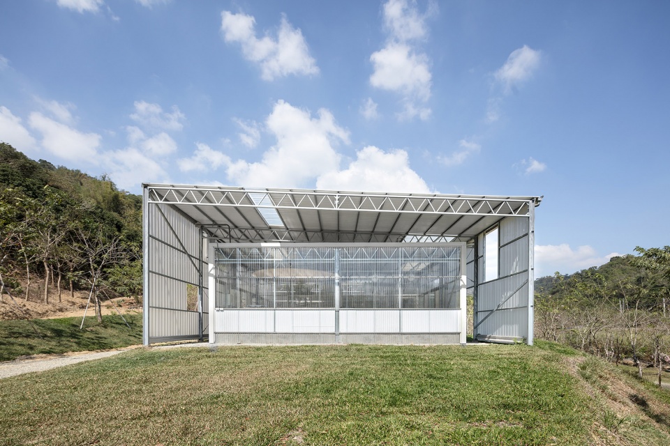 in between by j r architects