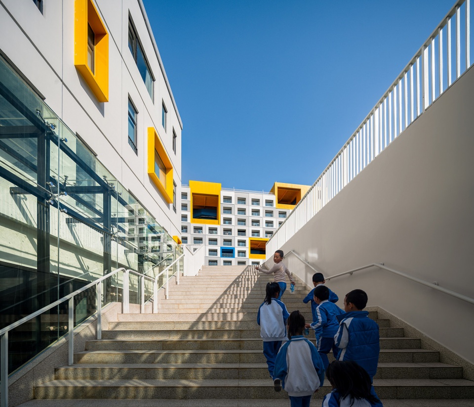 jinlong prefab school shenzhen china by crossboundaries