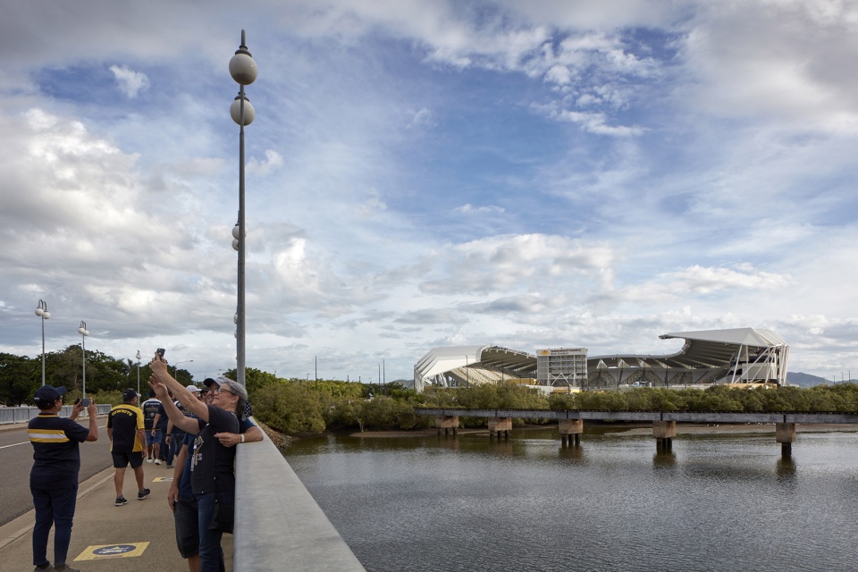 queensland country bank stadium by cox architecture