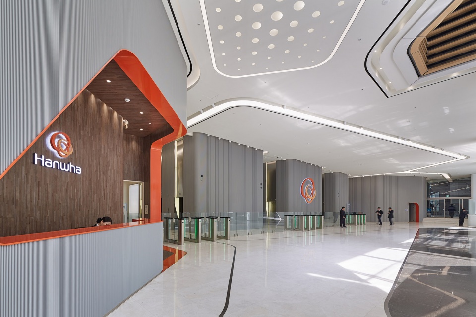 the retrofit of the hanwha hq by unstudio