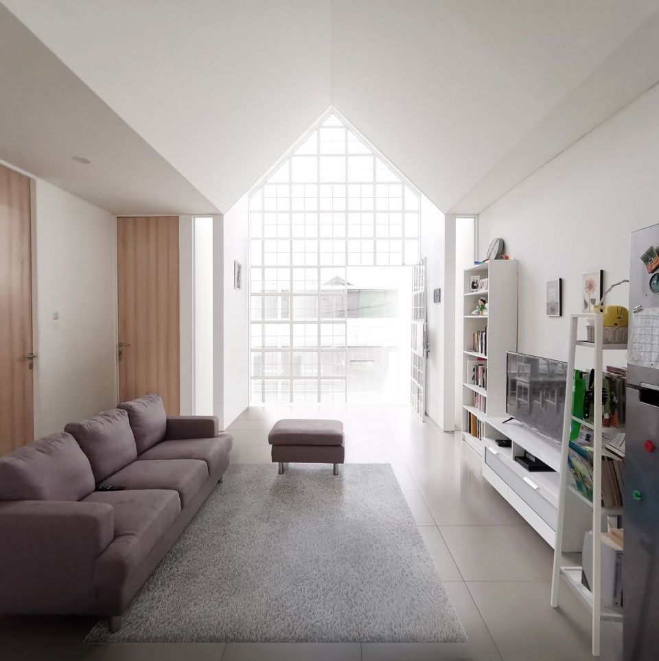ur house by semiotic arsitek