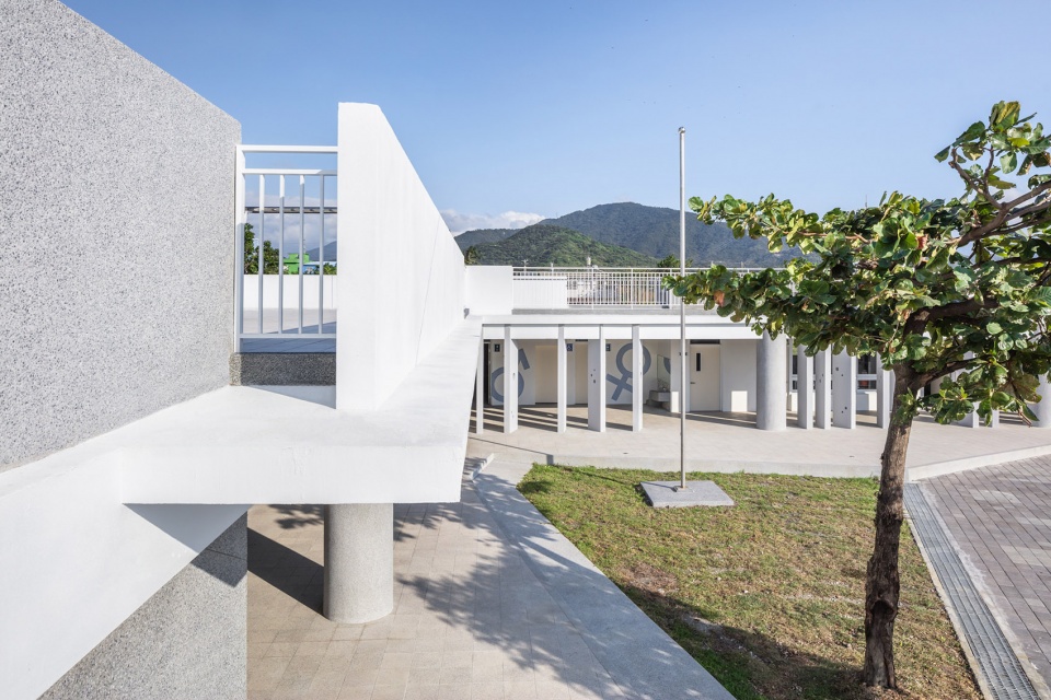 a whale story by j r architects