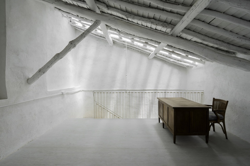 barn rehabilitation in a house by gf arquitectos