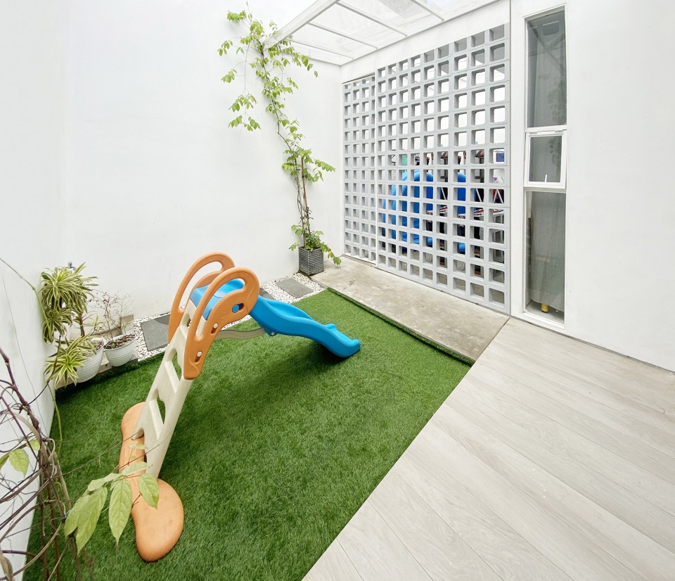 ur house by semiotic arsitek