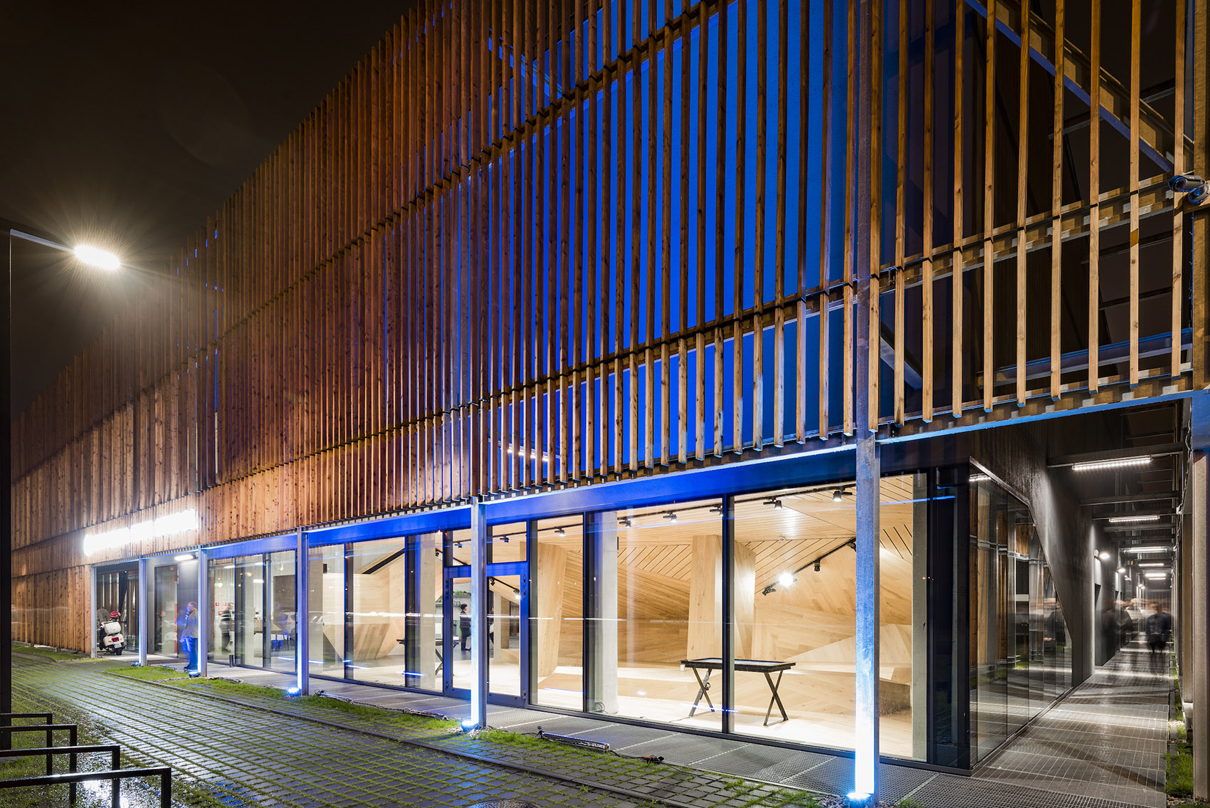 Akademeia High School in Warsaw by Medusa Group Architects 谷德设计网