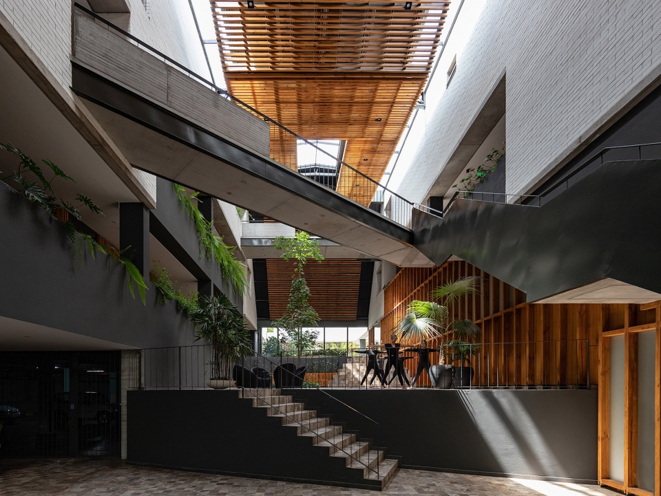 natura building by diezmuller arquitectos