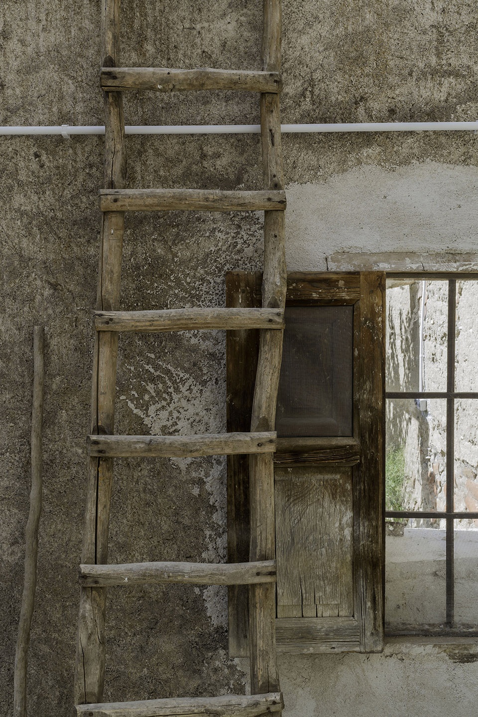 barn rehabilitation in a house by gf arquitectos