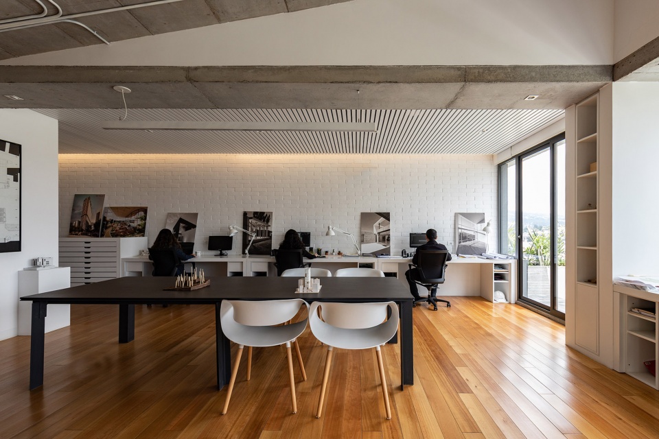 natura building by diezmuller arquitectos