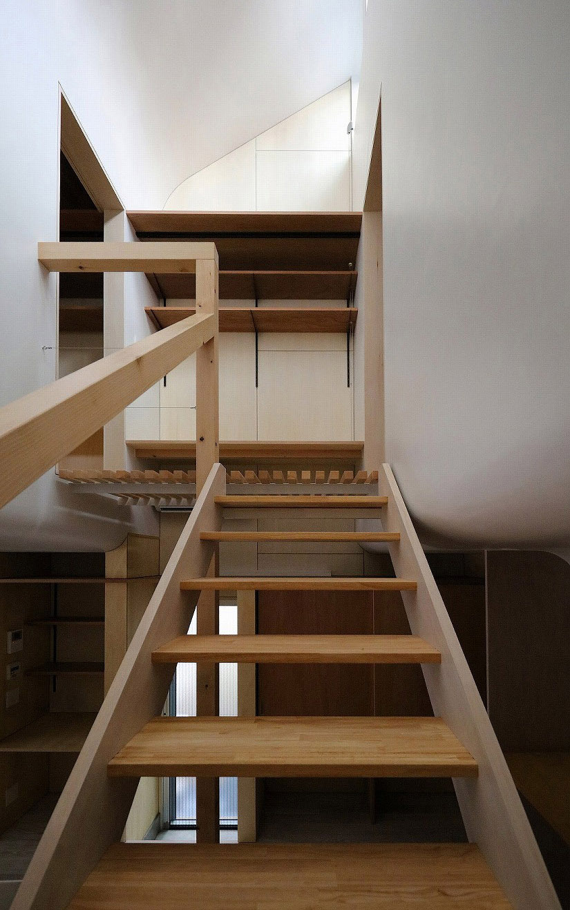 light surface house on sunamachi by sugawaradaisuke architects