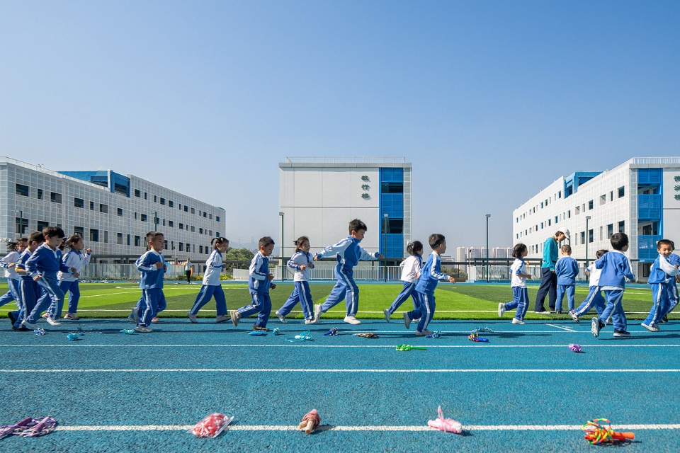 jinlong prefab school shenzhen china by crossboundaries
