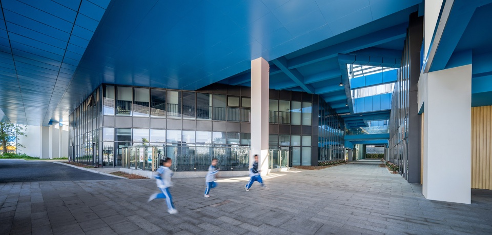 jinlong prefab school shenzhen china by crossboundaries