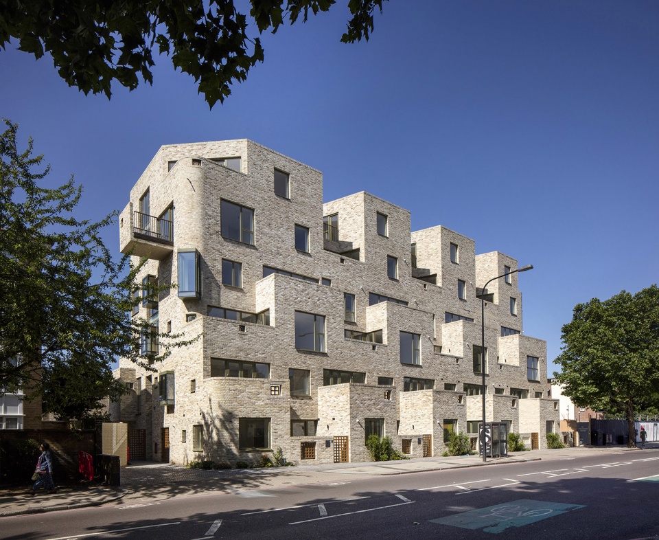 95 Peckham Road residential building by Peter Barber Architects