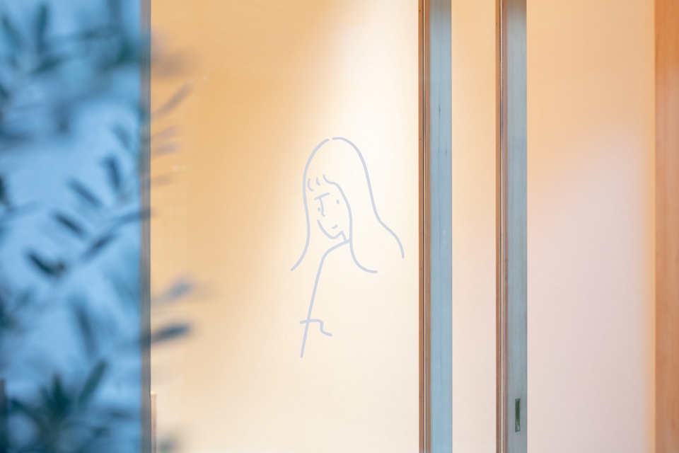 a hair and eyelash salon land by sides core