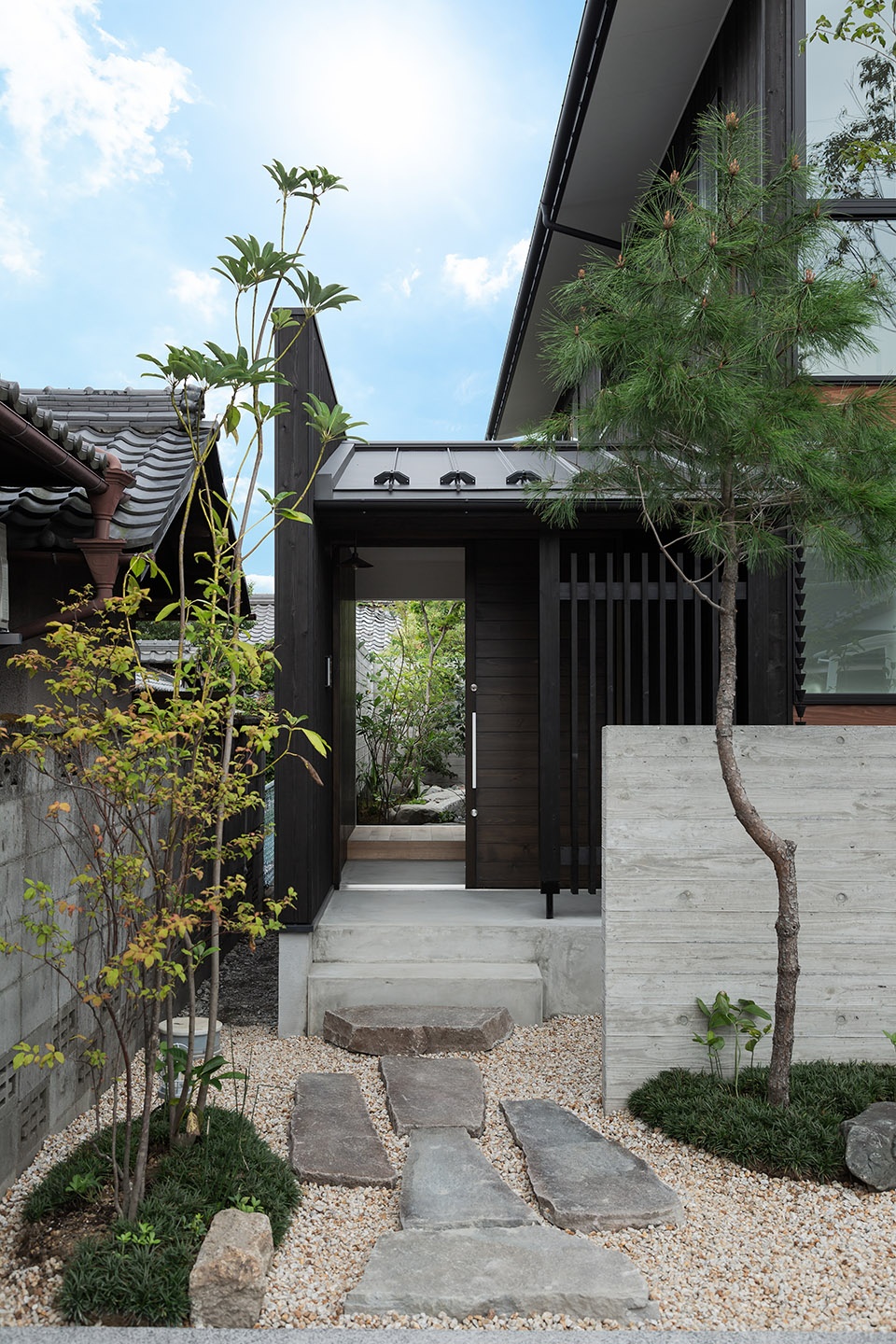 minakuchi house by hearth architects