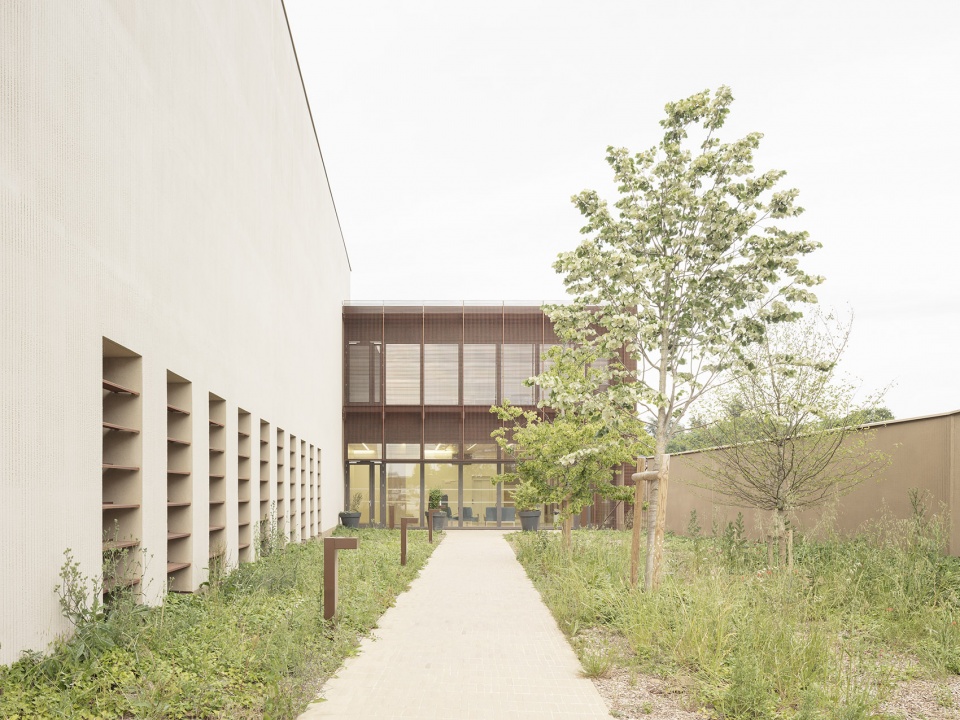 gymnasium villepreux by jolyloiret