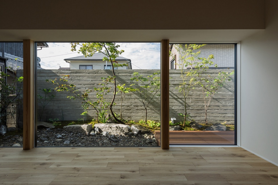 minakuchi house by hearth architects