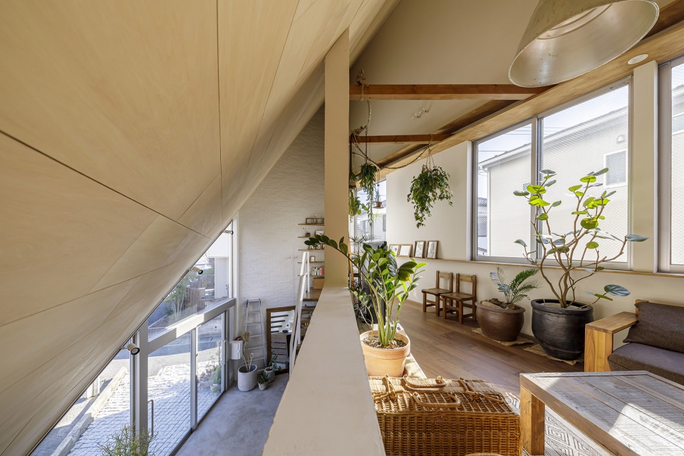 8.5 House by DOG