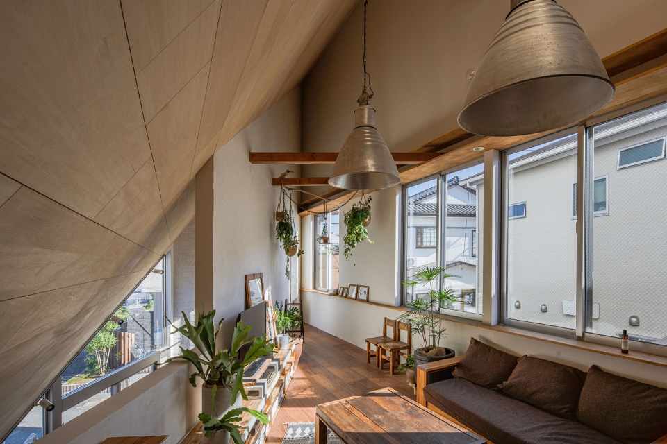 8.5 House by DOG