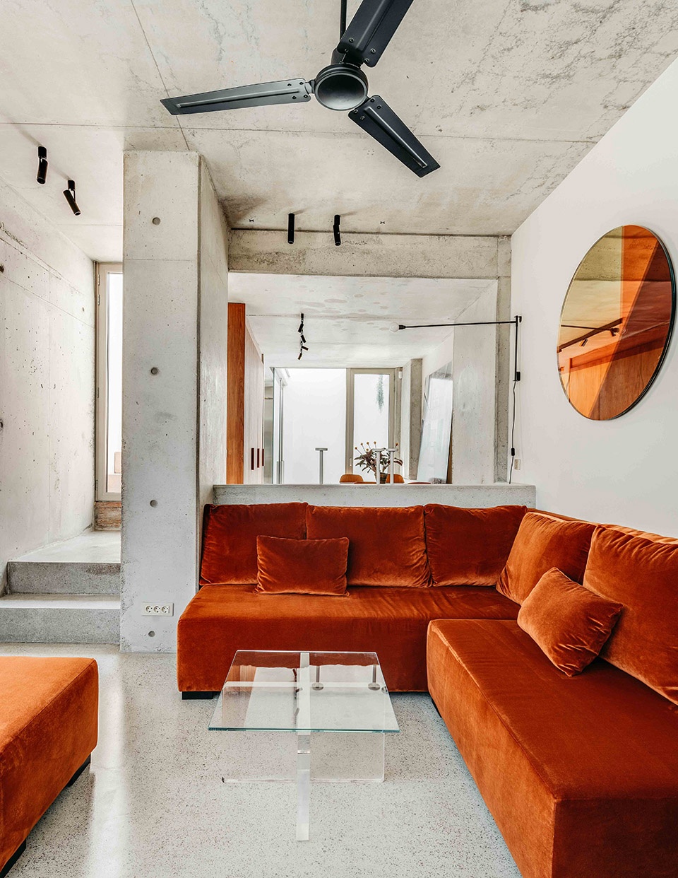 the shoebox by barbara appolloni arquitecta