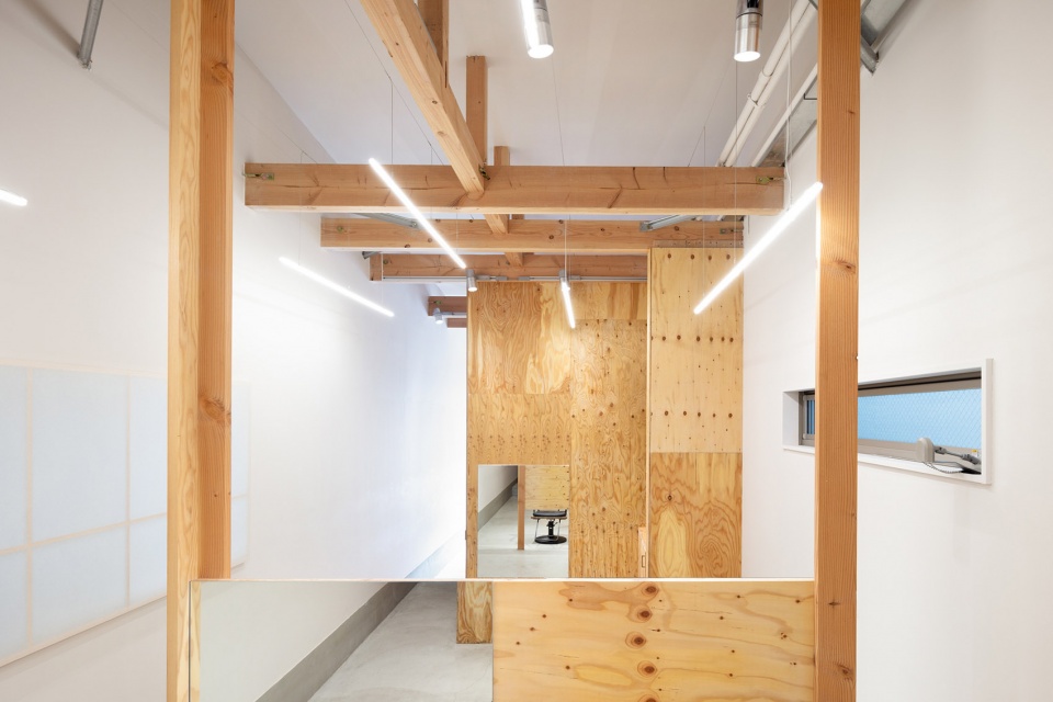 a hair and eyelash salon land by sides core