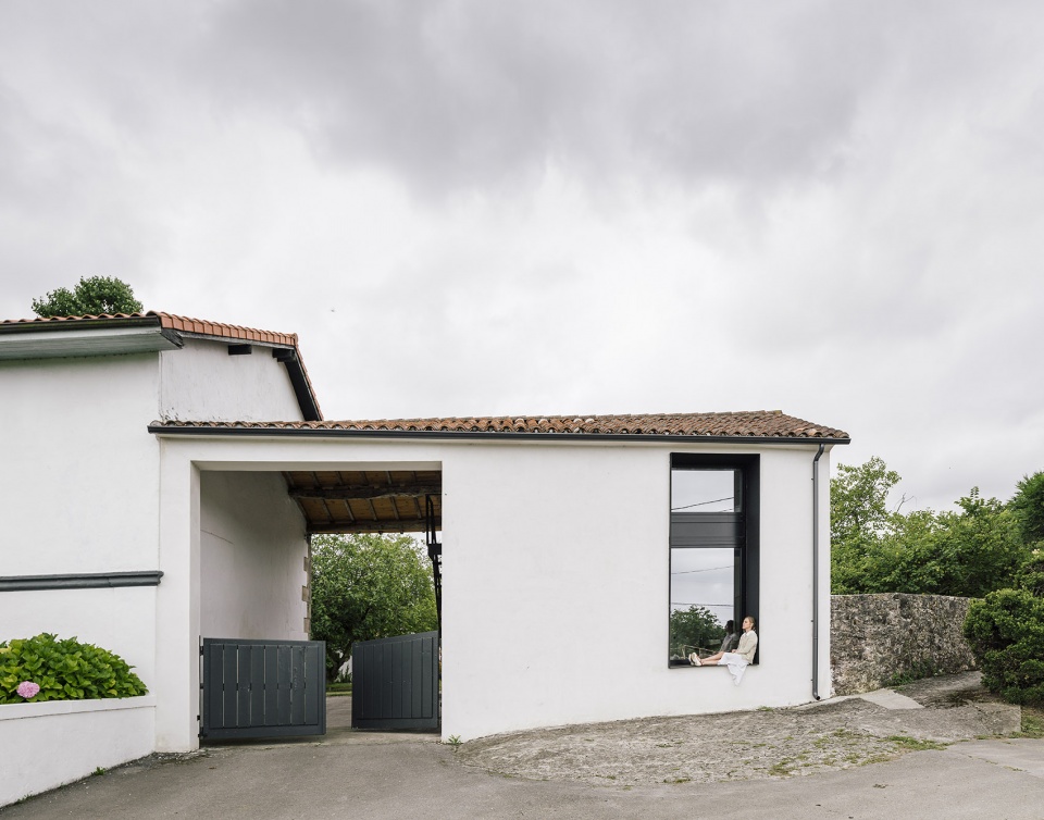 house in guemes conversion of stable into house by zooco estudio