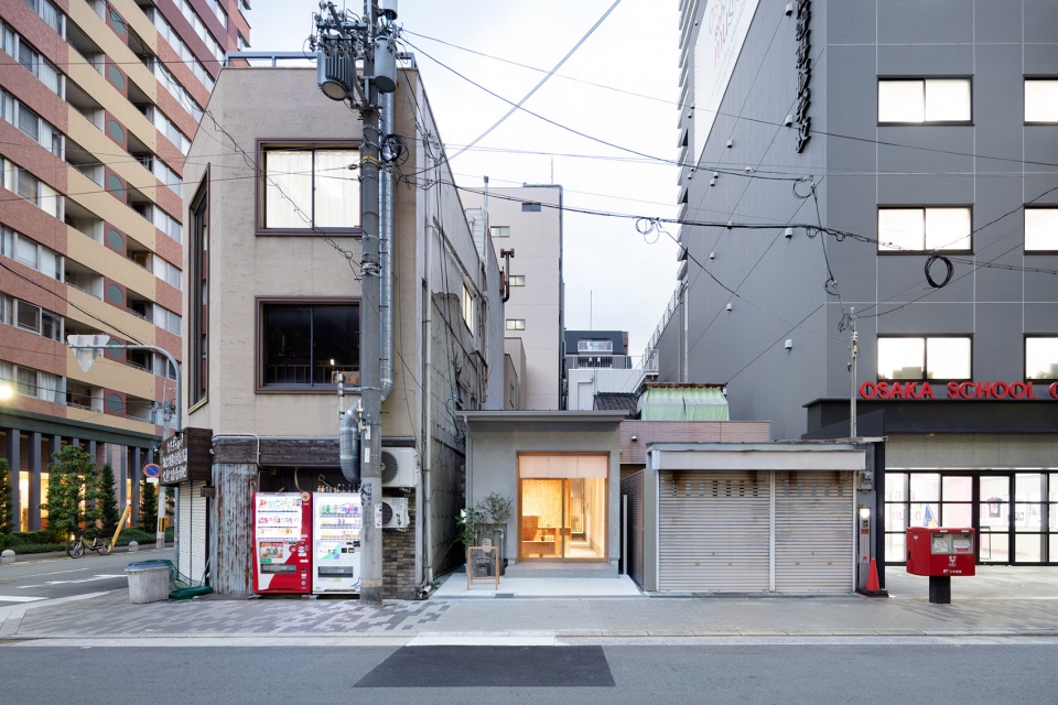 a hair and eyelash salon land by sides core