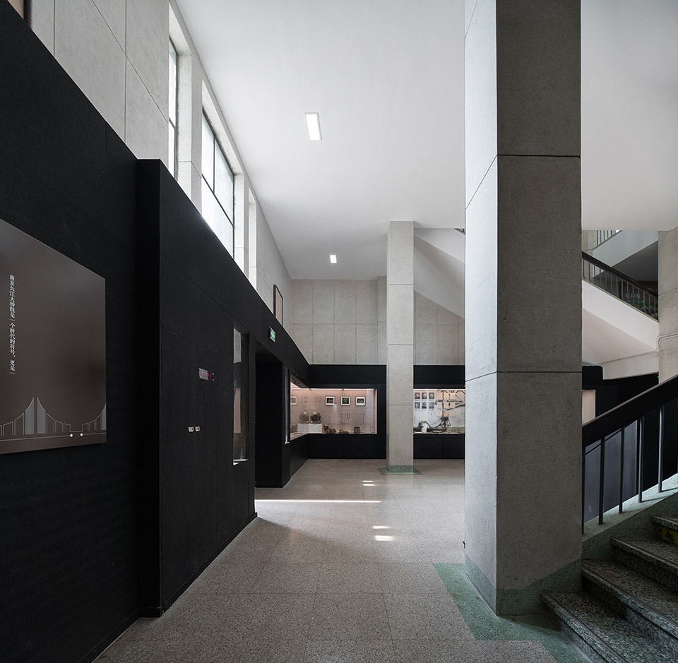 nanjing yangtzer river bridge by land studion