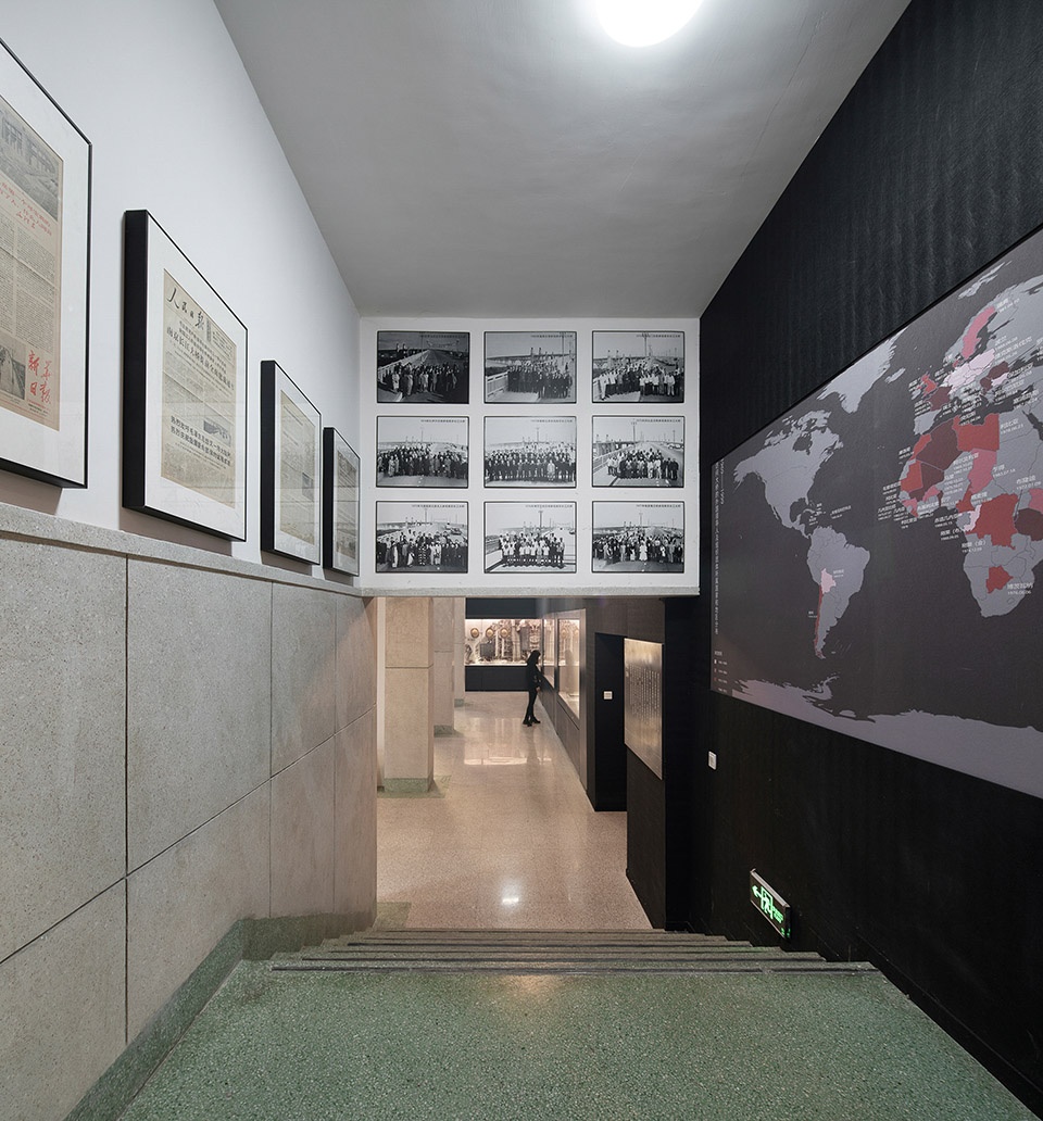 nanjing yangtzer river bridge by land studion