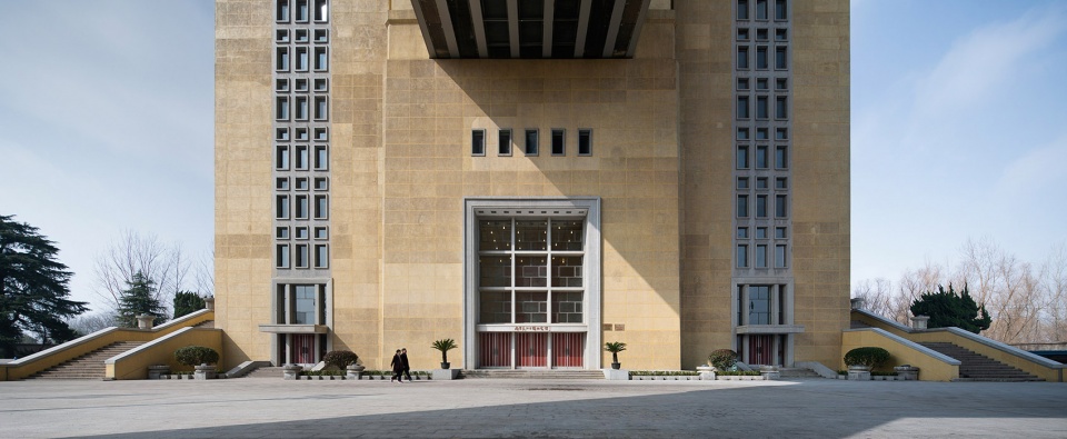 nanjing yangtzer river bridge by land studion