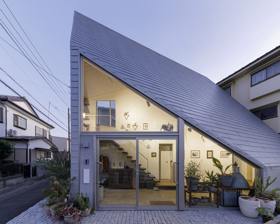 8.5 House by DOG